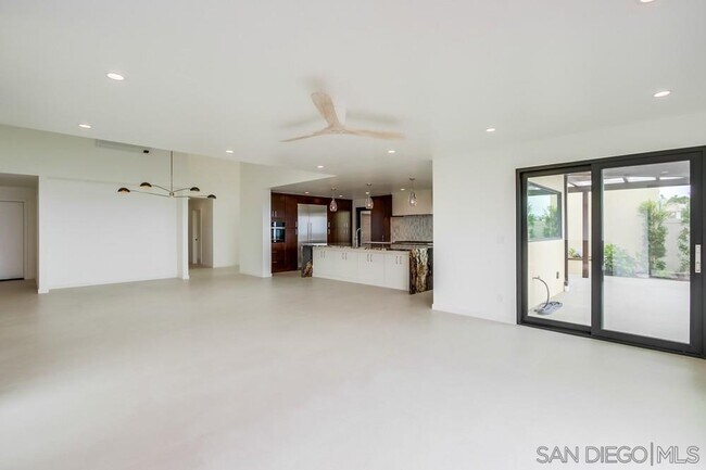 Building Photo - 14066 Crest Way