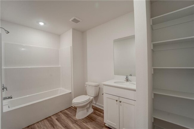 Building Photo - 139 S Maroon Ave