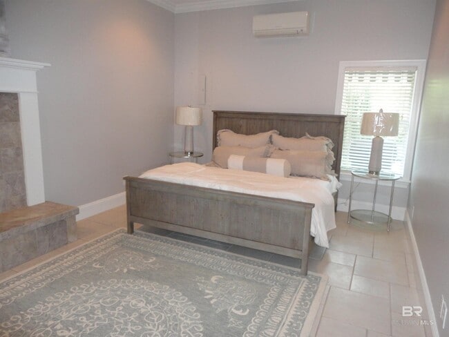 Building Photo - 371 S Church St