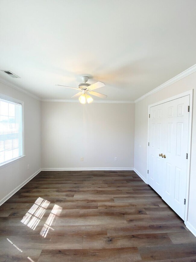 Building Photo - 330 Commons Dr