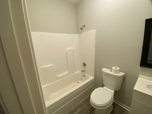 Building Photo - 406 Shady Pk Cv