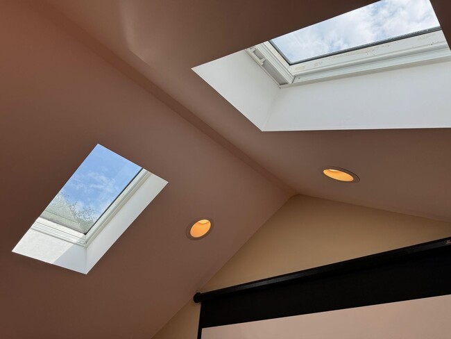 Building Photo - West AVL - Truly Special Custom Build!