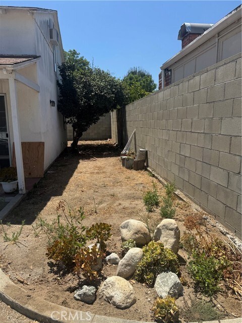 Building Photo - 758 W Longden Ave