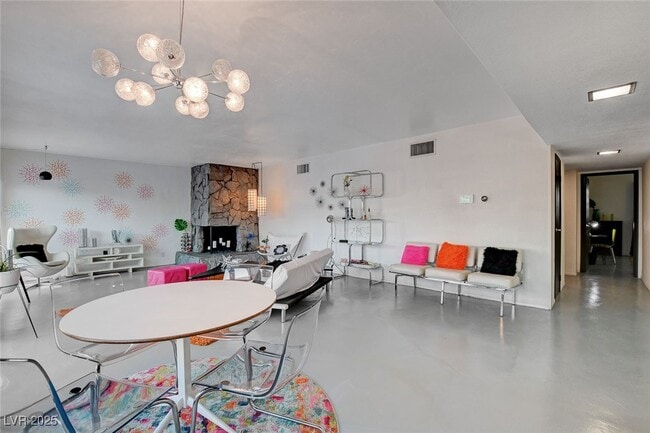 Building Photo - 1558 Aztec Way