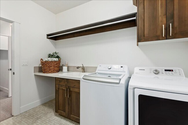 Building Photo - 4 Bedroom, 2 Bath home in Beautiful Meridian with SO MANY upgrades and perks throughout!  You don...