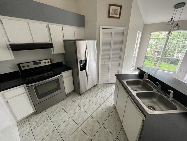 Building Photo - 4692 Sussex Terrace