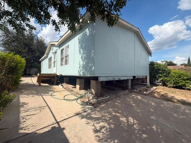 Building Photo - 814 Flag St
