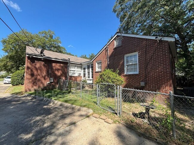 Building Photo - 2606 18th Ave