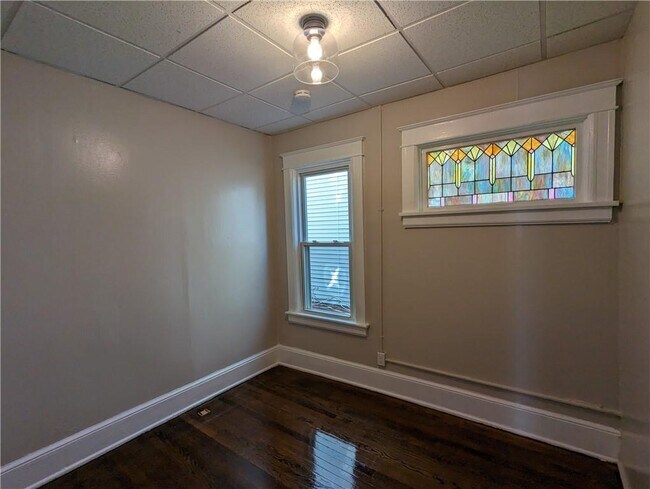 Building Photo - 65 Academy St