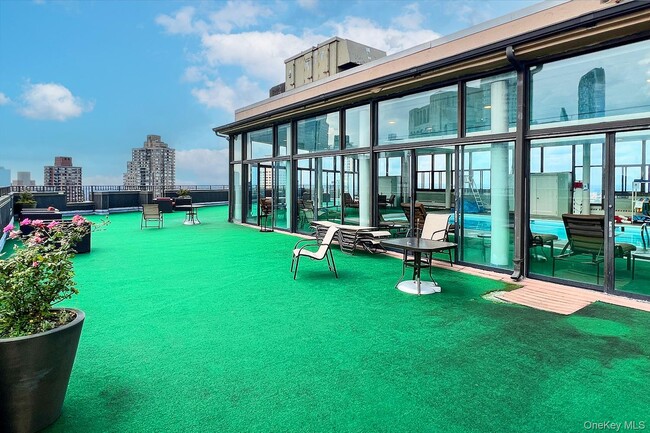 Building Photo - 20 W 64th St