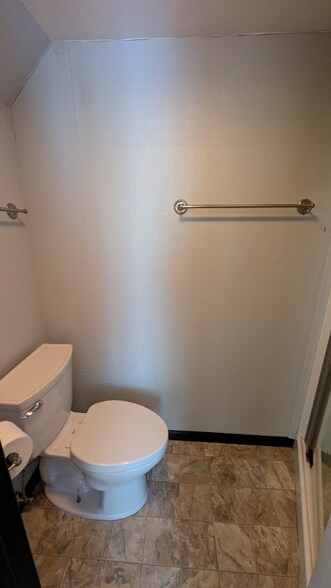 Building Photo - 114 Topsider Dr
