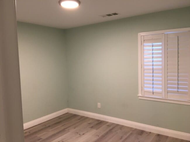 Building Photo - Inviting 3-Bed/2-Bath Home - Menlo Park