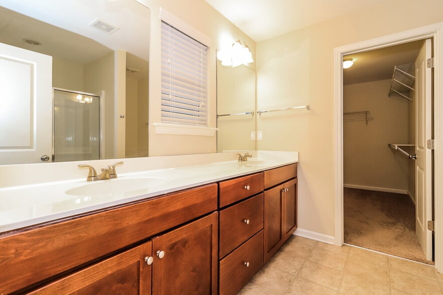 Building Photo - 386 Darbys Run Ct