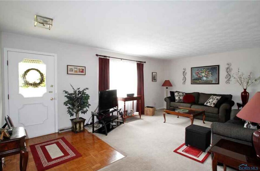 Building Photo - 5620 Cresthaven Ln