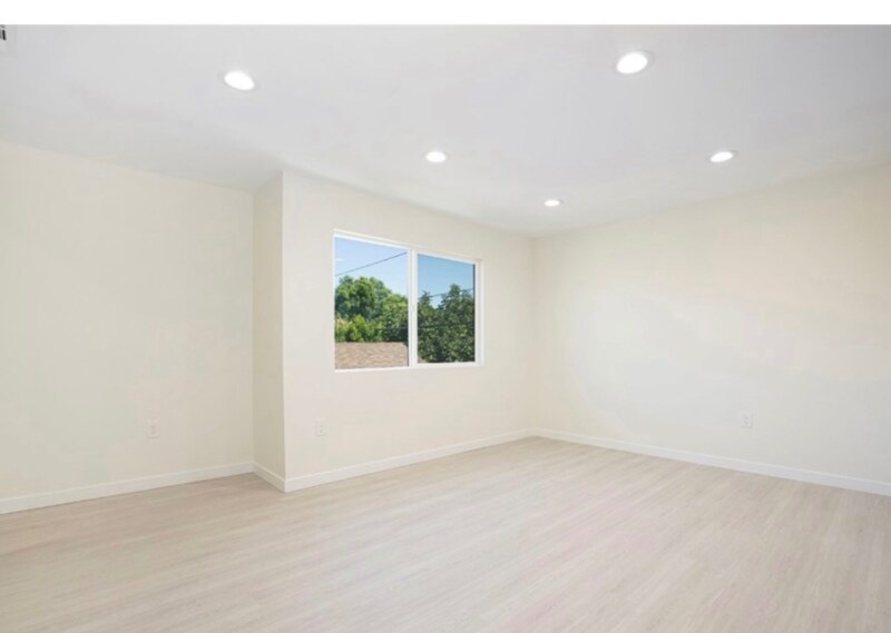 Building Photo - 6638 Lindley Ave