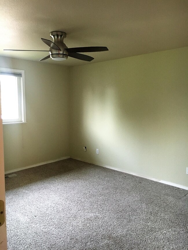 Building Photo - 2144 N Fastwater Ave