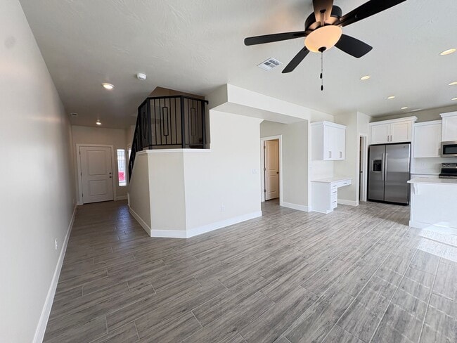 Building Photo - Brand New Townhome