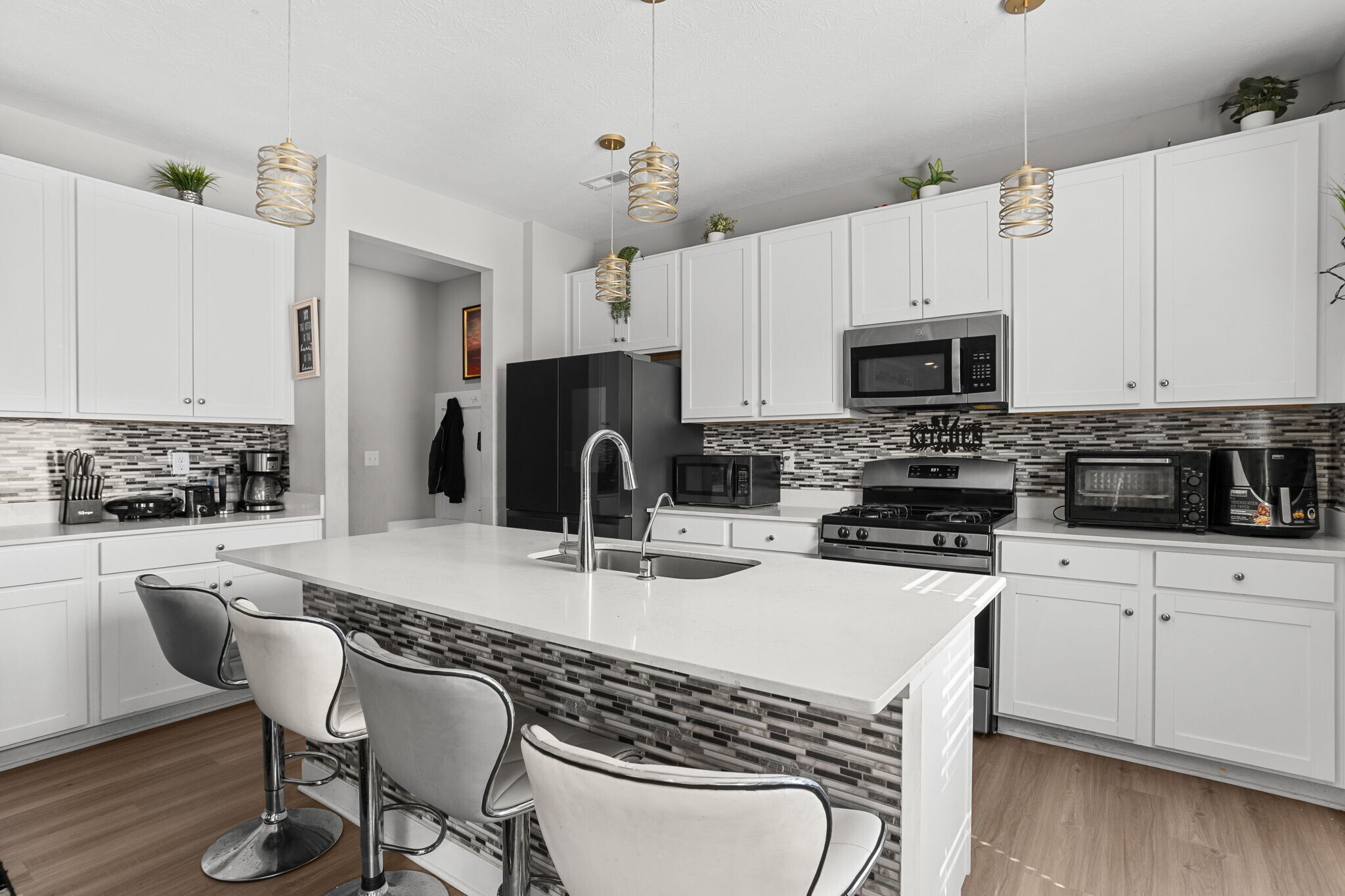Building Photo - 7419 Hillway Dr