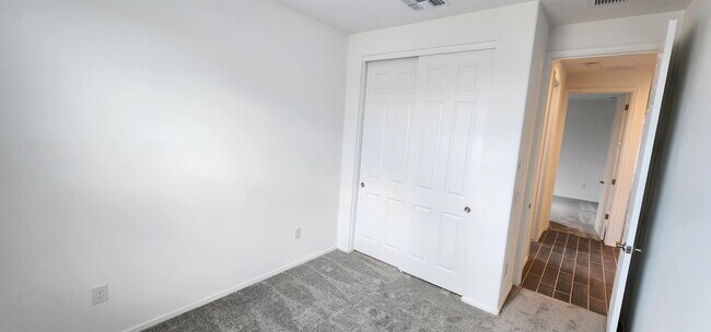 Building Photo - 7822 S Wolf Creek Dr