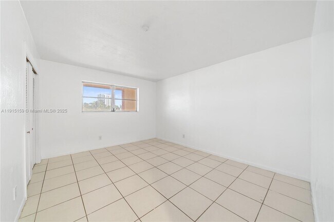 Building Photo - 2301 NE 170th St