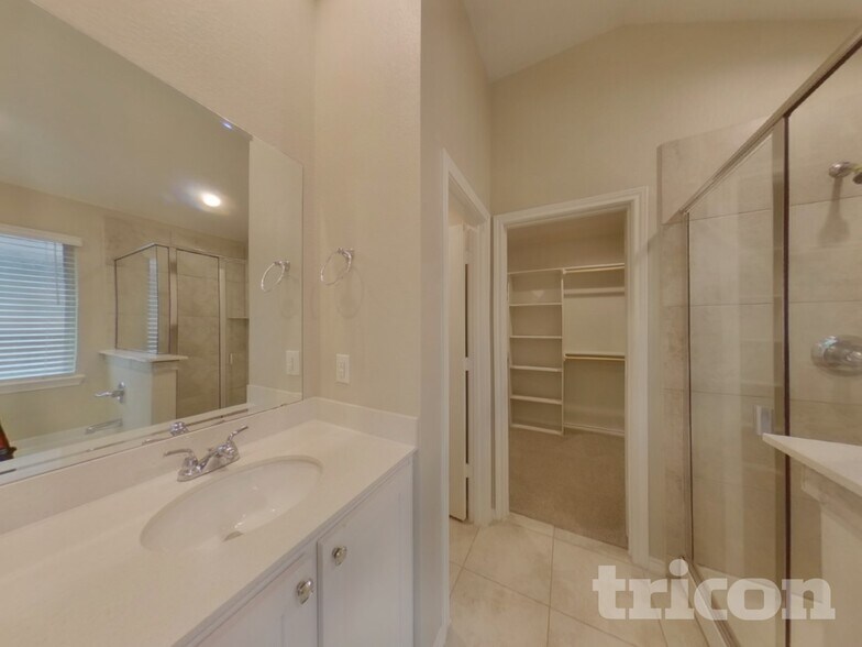 Building Photo - 2557 Hadley St