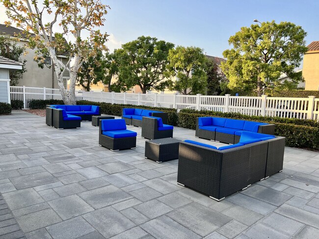 Community Lounge Area - 1256 Valle Ct