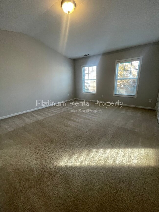 Building Photo - 5545 Weddington Dr