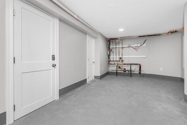 Building Photo - 66 Stanley St
