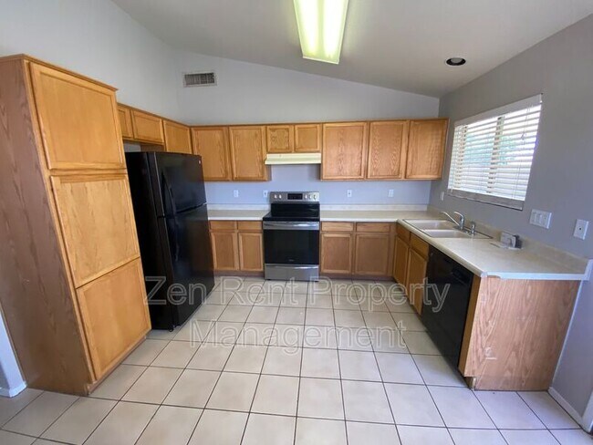 Building Photo - 30351 Maple Chase Dr