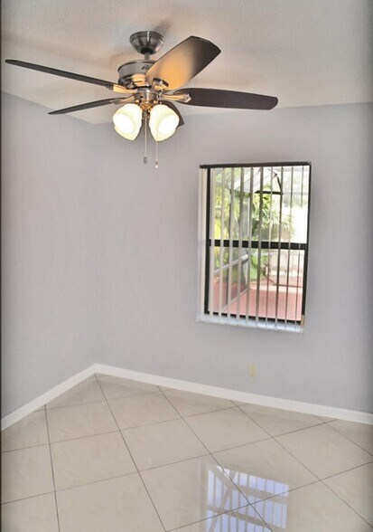 Building Photo - 3935 Village Dr