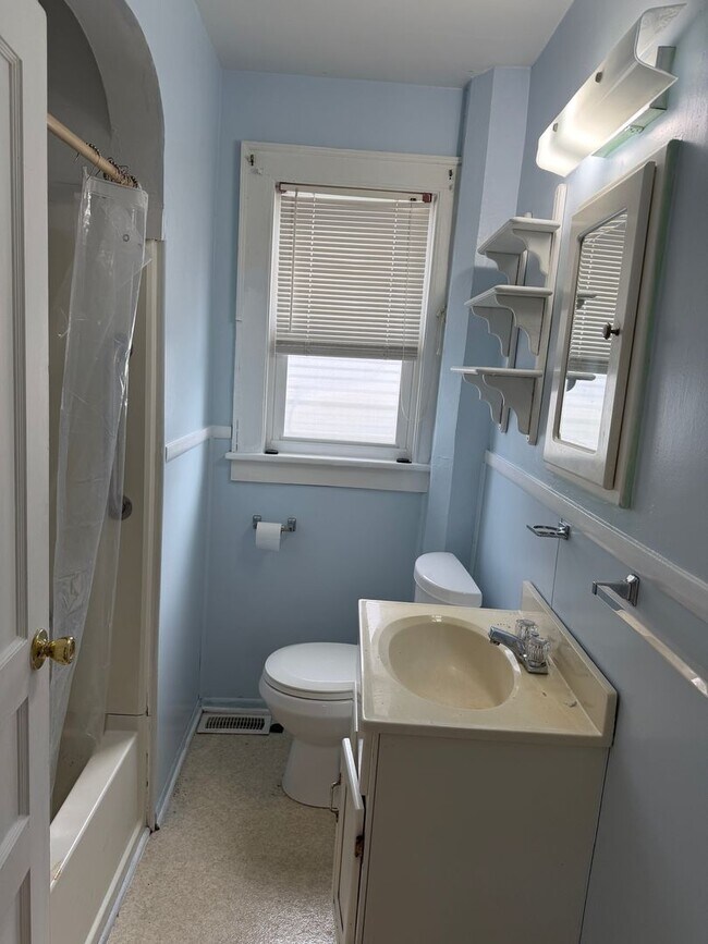 Building Photo - HIGHLAND BILTMORE - Two Bedroom Home