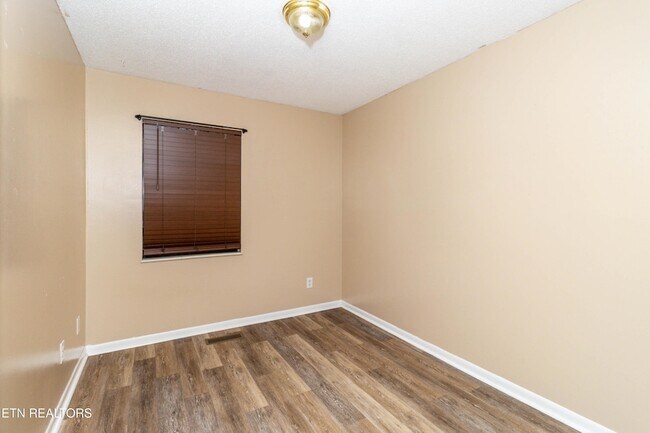 Building Photo - 1817 Sedgewick Dr