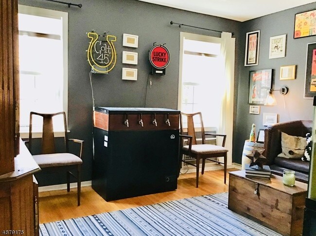 Building Photo - 132 Claremont Rd