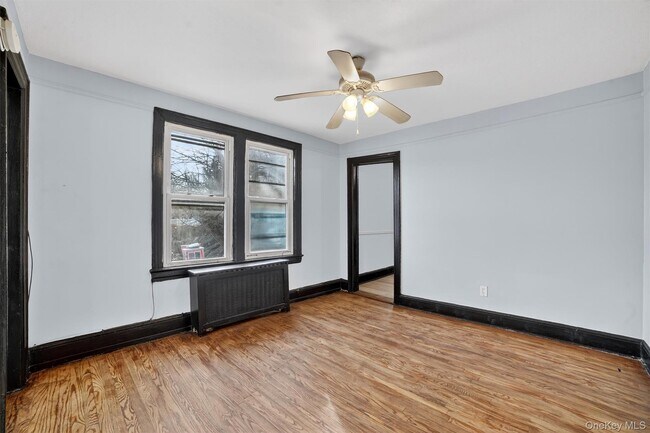 Building Photo - 364 Ashford Ave