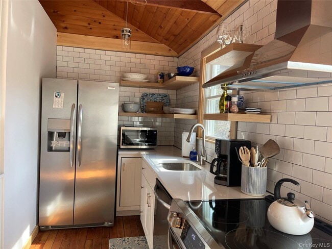 Building Photo - 24 Cliff Way