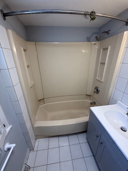 Building Photo - 506 Broad St