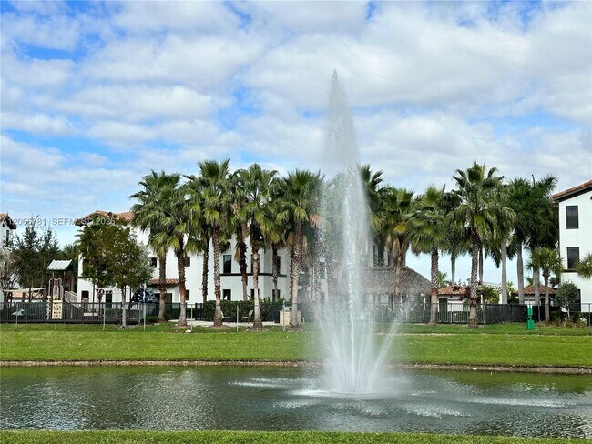 Building Photo - 9427 Fontainebleau Blvd