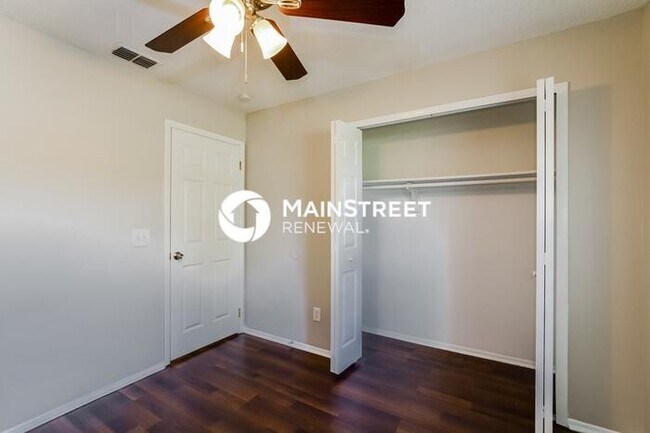 Building Photo - 3 Bedroom Pet-Friendly Home in Orlando, FL with Main Street Renewal