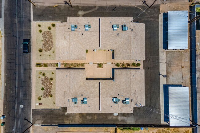 Building Photo - HALF OFF YOUR 1ST MONTHS RENT!!