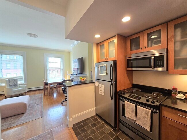 Building Photo - 313 Beacon St