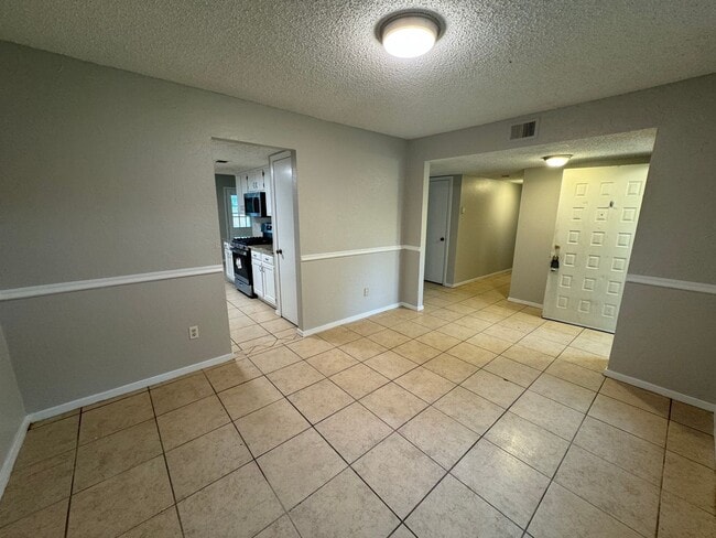 Building Photo - 4204 Everest Ln