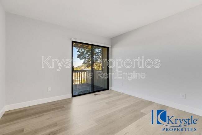Building Photo - 20 Knoll Dr