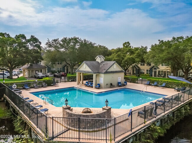 Building Photo - 13703 Richmond Park Dr N