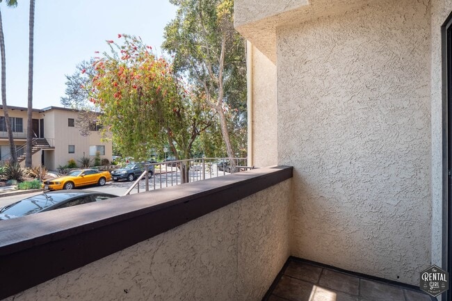 Building Photo - 12119 Rochester Ave