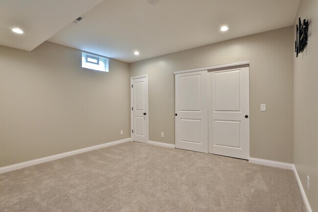 Building Photo - 1412 Leesland Dr