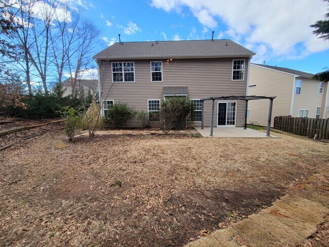 Building Photo - 4 Bedroom, 2.5 Bath Home Available in Hammett Grove Neighborhood