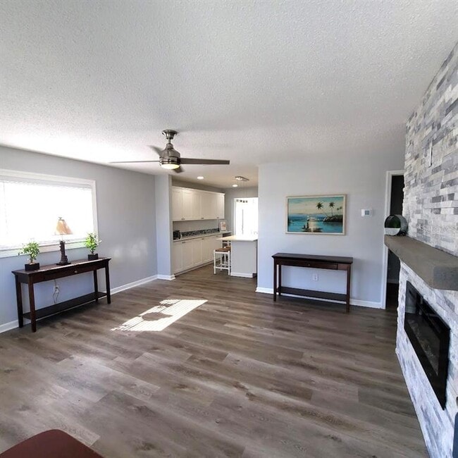 Building Photo - 4470 Mainlands Blvd W