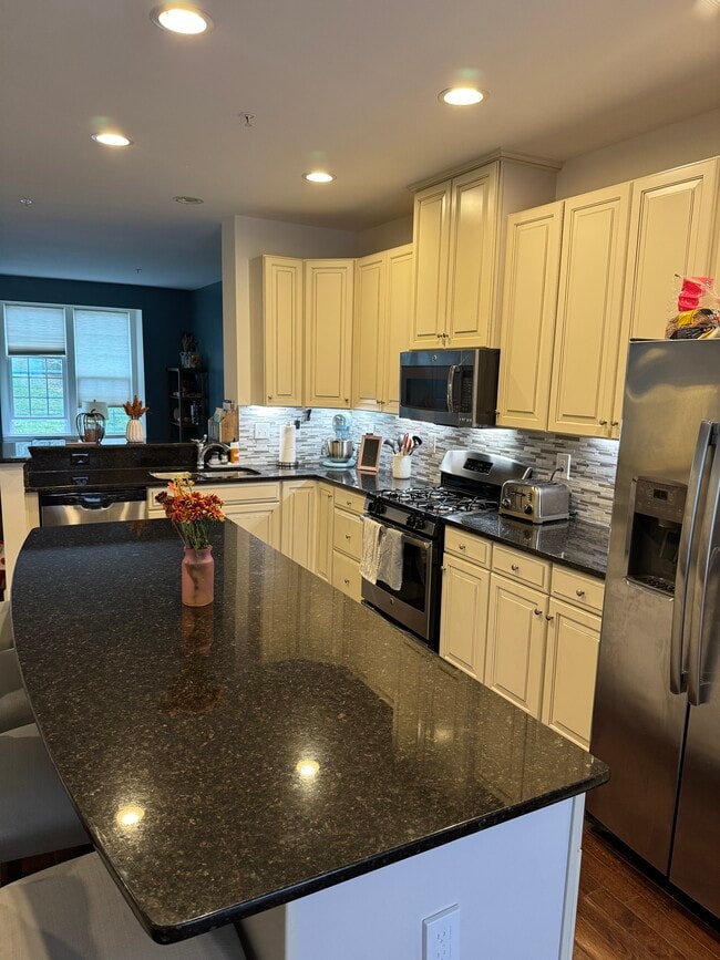 Building Photo - 721 Bender Rd