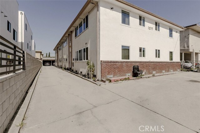 Building Photo - 1217 N Kingsley Dr