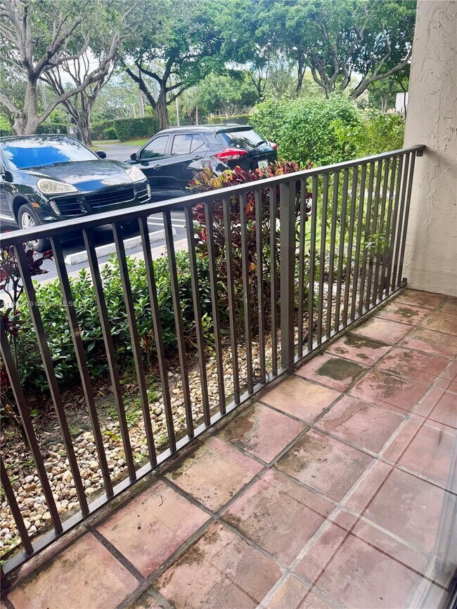 Building Photo - 110 Gardens Dr